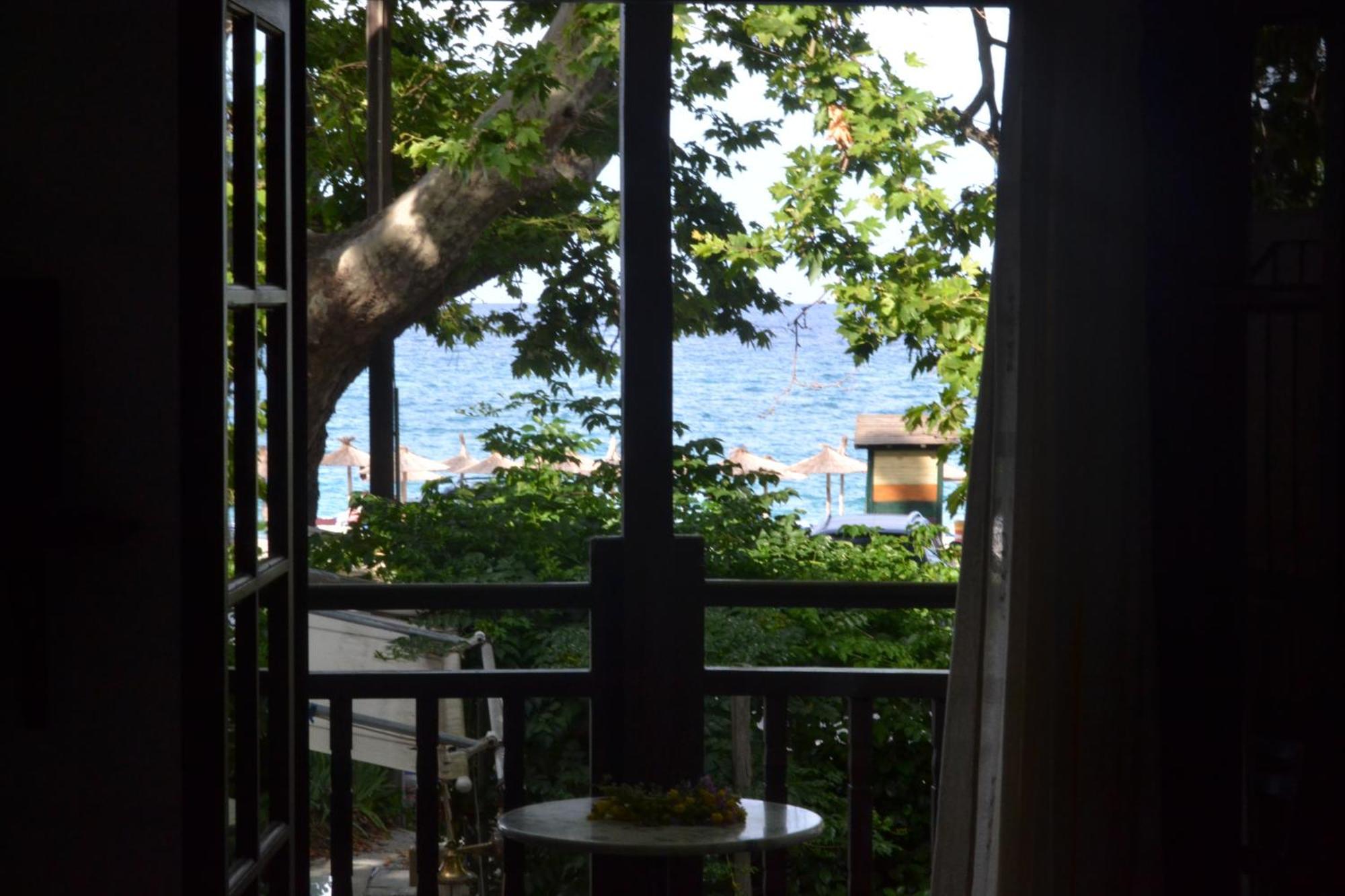 Hermes Hotel Chorefton Bagian luar foto